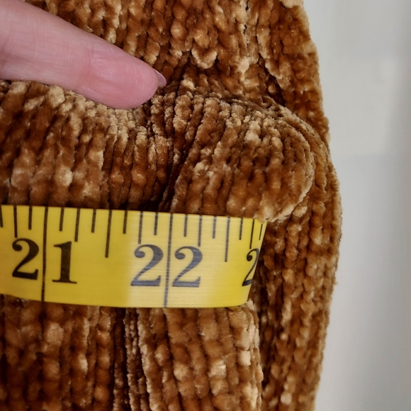 Small Boxy Cropped Sweater With Mock Neck by Chelsea and Theodore - Picture 10 of 11